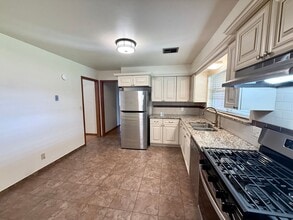 1410 Glenda Dr in Yukon, OK - Building Photo - Building Photo
