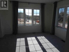 38 Bluegill Cres in Whitby, ON - Building Photo - Building Photo
