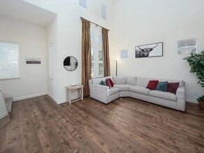 2168 Wellington Dr in Tracy, CA - Foto de edificio - Building Photo