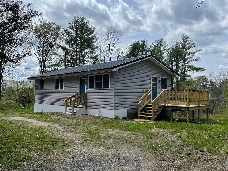 127 Holbrook Ave, Unit Unit 1 in Swanzey, NH - Building Photo