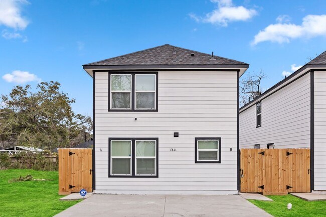 8224 Bigwood St in Houston, TX - Building Photo - Building Photo