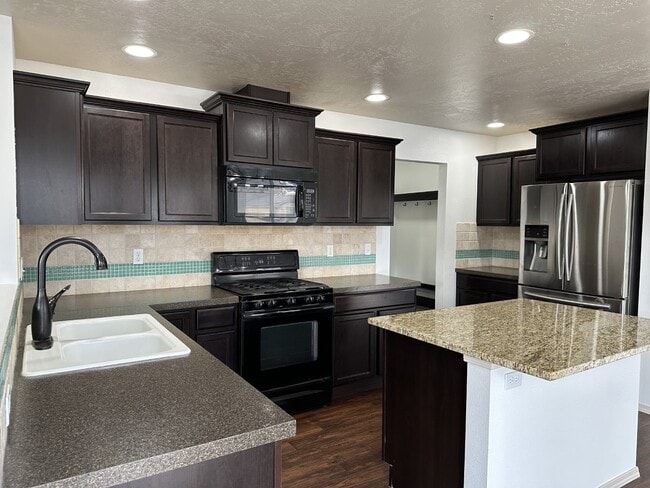 1100 SW Colonial in Mountain Home, ID - Building Photo - Building Photo