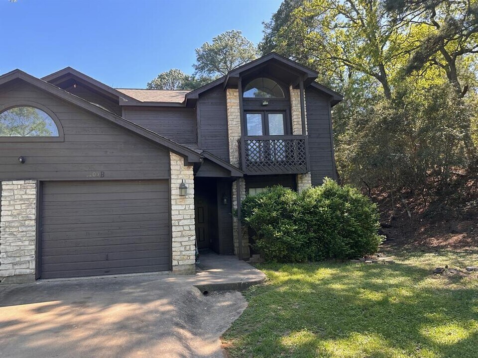 105 Koloiki Ln in Bastrop, TX - Building Photo