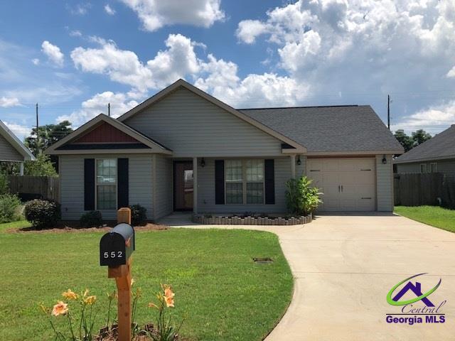 552 Grand Ave in Bonaire, GA - Building Photo