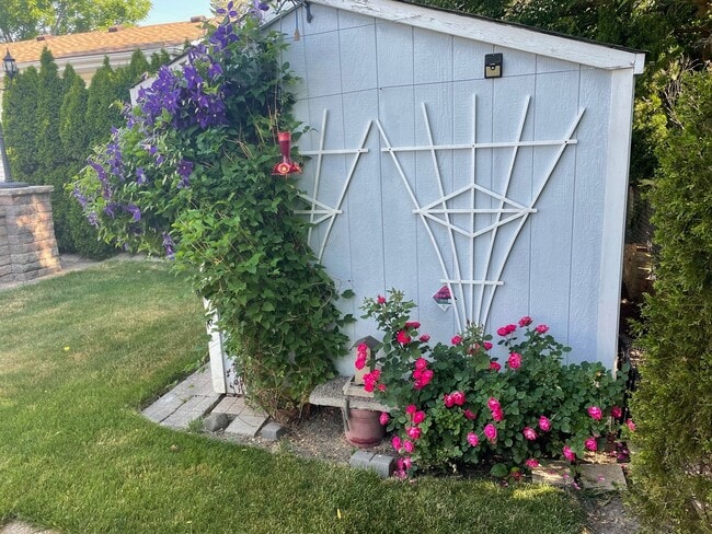 20693 N Eugene Ave in Prairie View, IL - Building Photo - Building Photo