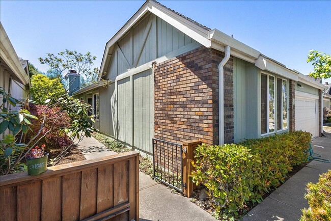229 Brighton Ct in Alameda, CA - Building Photo - Building Photo