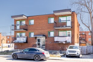 410 Marconi Rue in Laval, QC - Building Photo