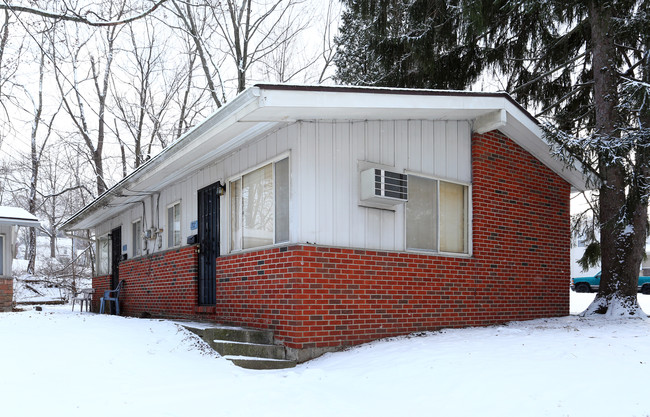 Spring Meadows in Akron, OH - Building Photo - Building Photo