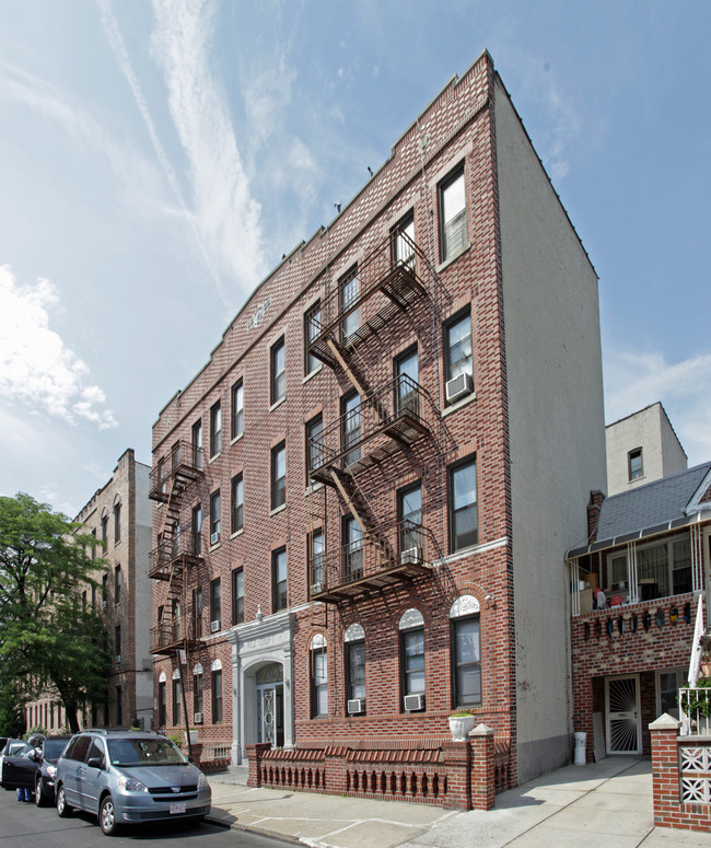 Rez Court in Brooklyn, NY - Foto de edificio - Building Photo