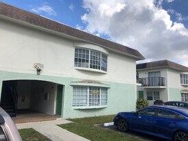 5317 NW 18th St in Lauderhill, FL - Building Photo