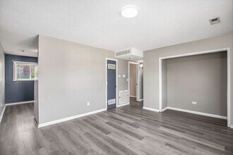 18733 E Blackhawk Trail in Independence, MO - Building Photo - Building Photo