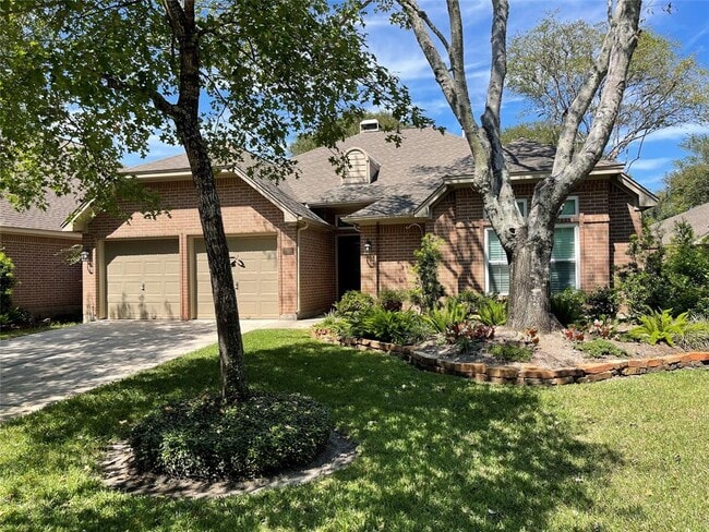 property at 2506 S Strathford Ln