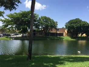 3641 NW 95th Ter in Sunrise, FL - Foto de edificio - Building Photo