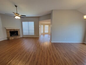 6123 Flower Meadow in San Antonio, TX - Building Photo - Building Photo