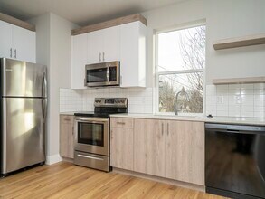 Stafford Apartments in Portland, OR - Foto de edificio - Building Photo