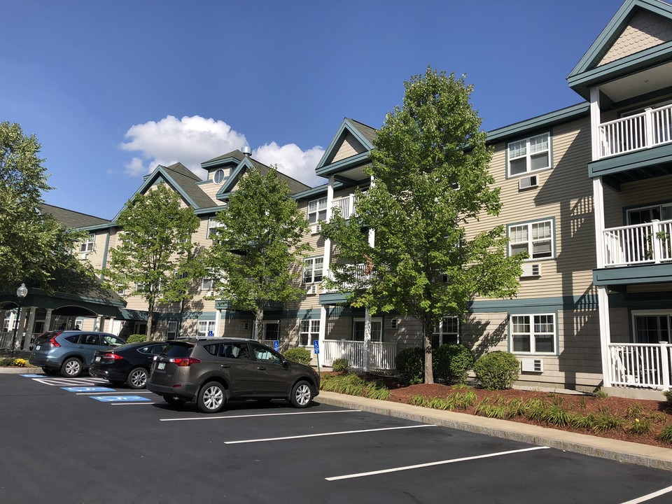 Regency Heights Apartments in Manchester, NH - Foto de edificio