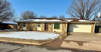 1401 Plains Ave in Weatherford, OK - Building Photo