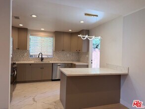 14843 Morrison St in Los Angeles, CA - Building Photo - Building Photo