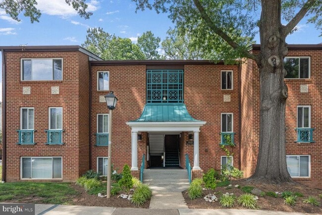 11820 Breton Ct in Reston, VA - Building Photo - Building Photo