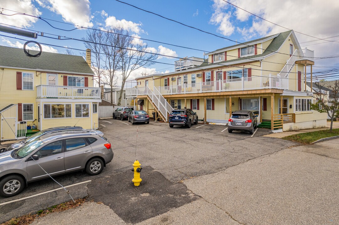 99 W Grand Ave in Old Orchard Beach, ME - Building Photo