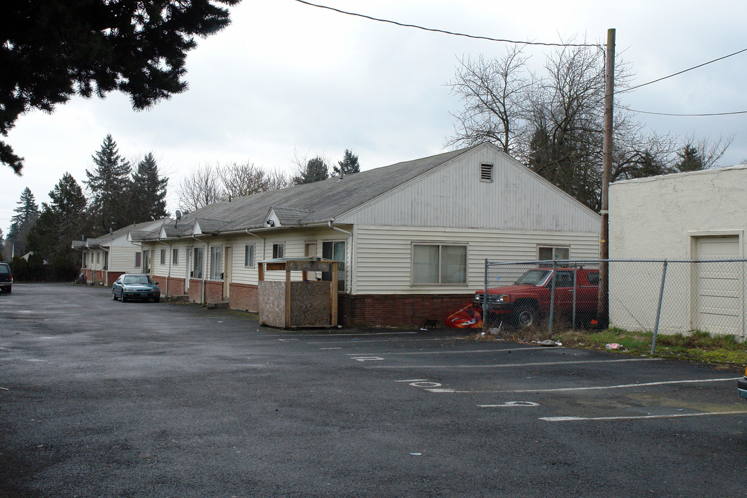 4702 NE Cully Blvd in Portland, OR - Building Photo