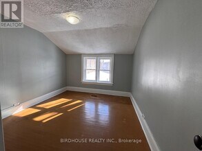 19 Cambridge St S in Kawartha Lakes, ON - Building Photo - Building Photo