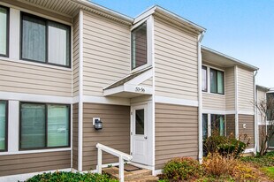 53 Lawson Ln in Ridgefield, CT - Building Photo