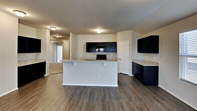 11748 NW 99th Ter in Yukon, OK - Building Photo - Building Photo