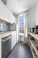 181 W 4th St in New York, NY - Building Photo - Building Photo