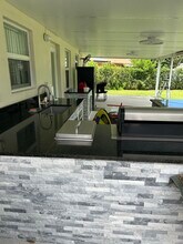 5804 S Bond Dr in West Palm Beach, FL - Building Photo - Building Photo