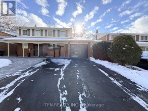 8 Ravencliff Crescent in Toronto, ON - Building Photo - Building Photo