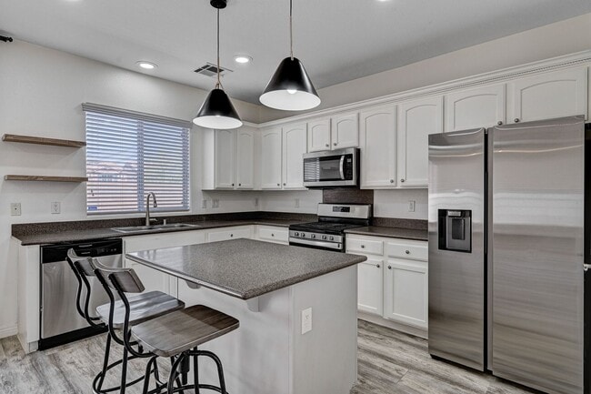 9072 Burning Sun Ave in Las Vegas, NV - Building Photo - Building Photo
