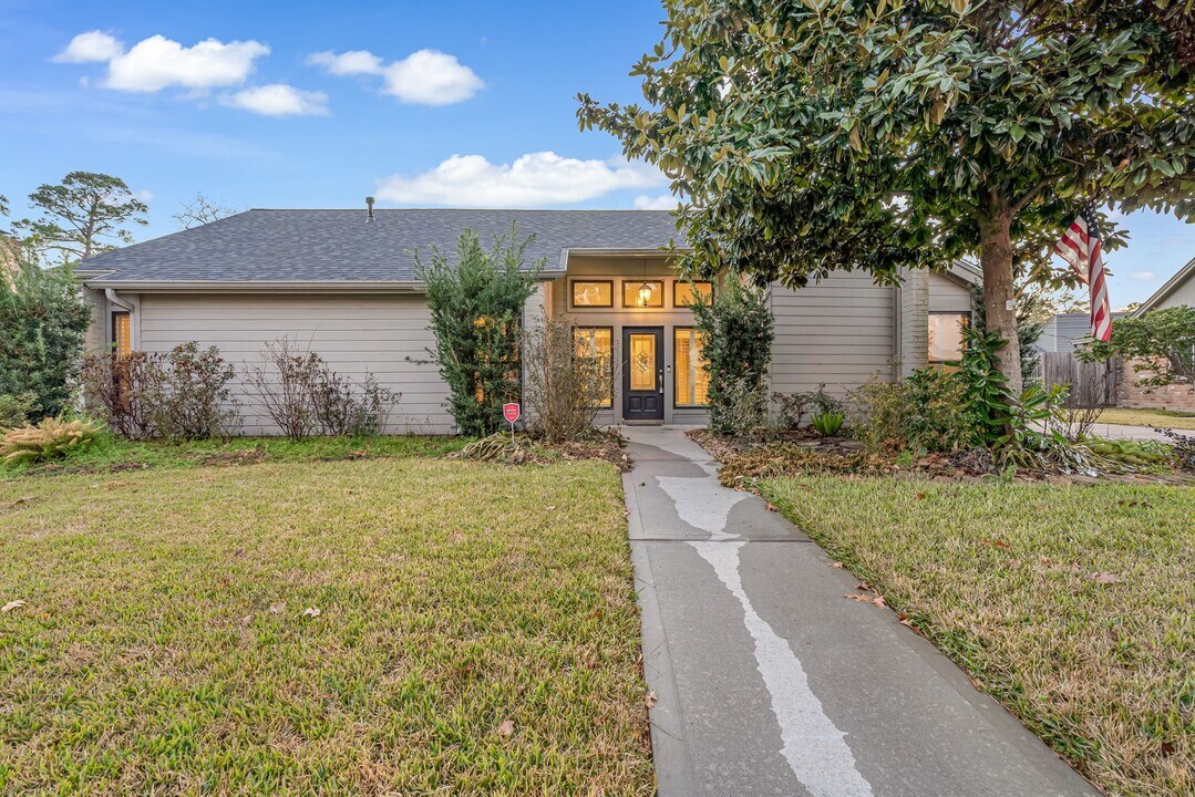 4702 Spring Ln in Baytown, TX - Building Photo