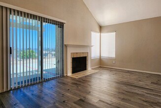 15730 Half Moon Dr in Lake Elsinore, CA - Building Photo - Building Photo