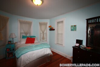 243 Summer St, Unit 1 in Somerville, MA - Foto de edificio - Building Photo