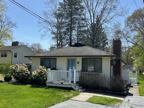 37 Middle Rd in Guilford, CT - Building Photo - Building Photo