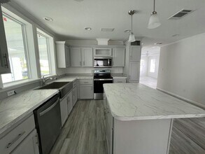 735 Pirates Rest Rd in North Fort Myers, FL - Building Photo - Building Photo