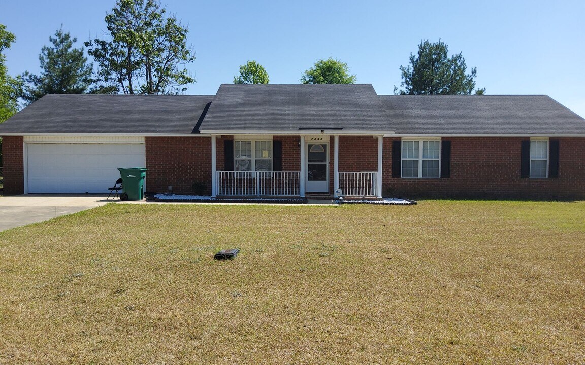 2890 Lancaster Dr in Sumter, SC - Building Photo