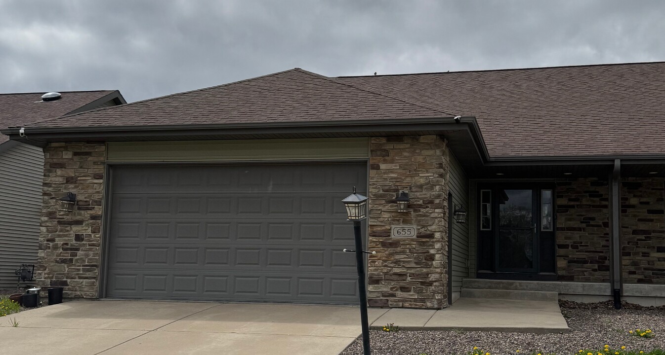655 Cork Xing in Cottage Grove, WI - Building Photo