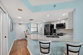 9650 S Ocean Dr, Unit 302 in Jensen Beach, FL - Foto de edificio - Building Photo