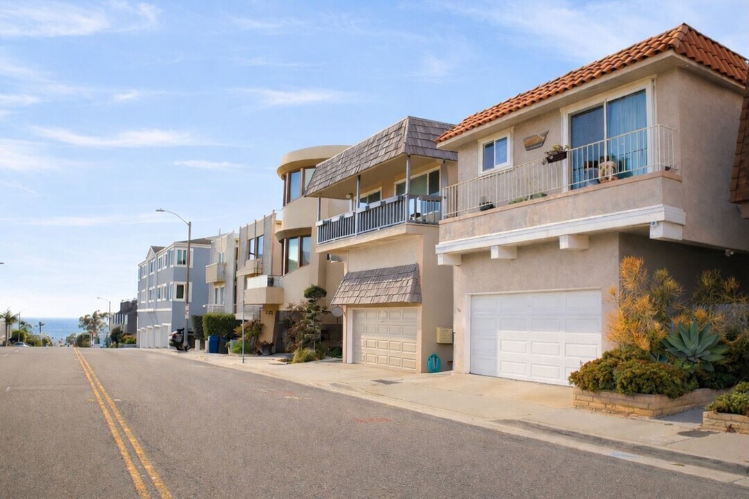 733 Manhattan Beach Blvd in Manhattan Beach, CA - Building Photo