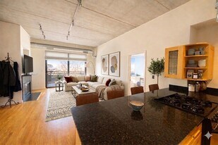 1735 W Diversey Pkwy, Unit 408 in Chicago, IL - Building Photo