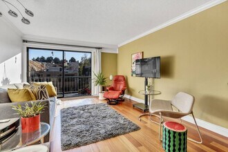 2040 Cornwall Ave in Vancouver, BC - Building Photo - Building Photo