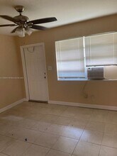 704 SE 21st St in Fort Lauderdale, FL - Foto de edificio - Building Photo