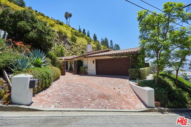 1662 Marmont Ave in Los Angeles, CA - Building Photo - Building Photo