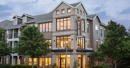 West End at City Center Apartment Homes in Lenexa, KS - Foto de edificio - Building Photo