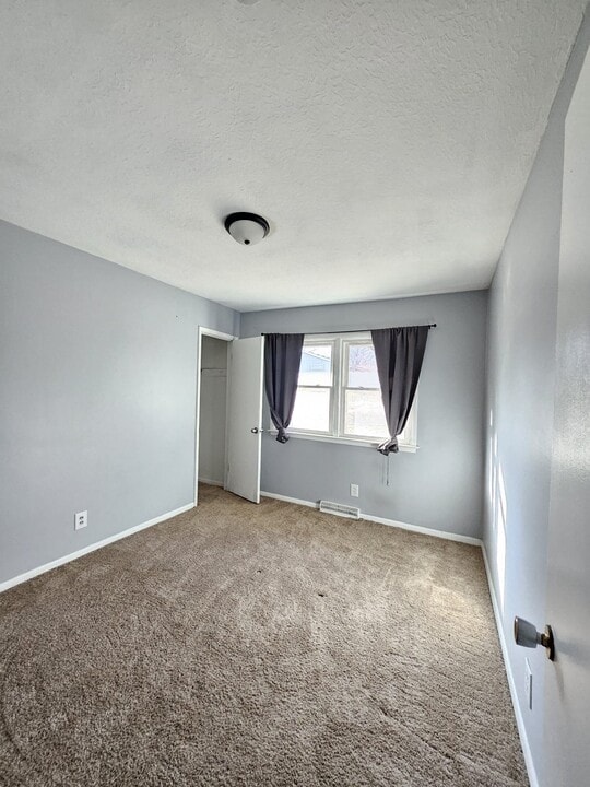 3903 Oakshire Rd in Des Moines, IA - Foto de edificio