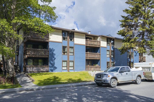 215 Muskrat St in Banff, AB - Building Photo - Primary Photo