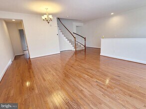 43348 Old Ryan Rd in Ashburn, VA - Foto de edificio - Building Photo