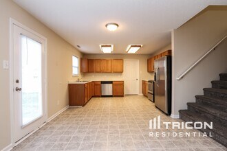 8731 Ogden Dunes Dr in Indianapolis, IN - Building Photo - Building Photo